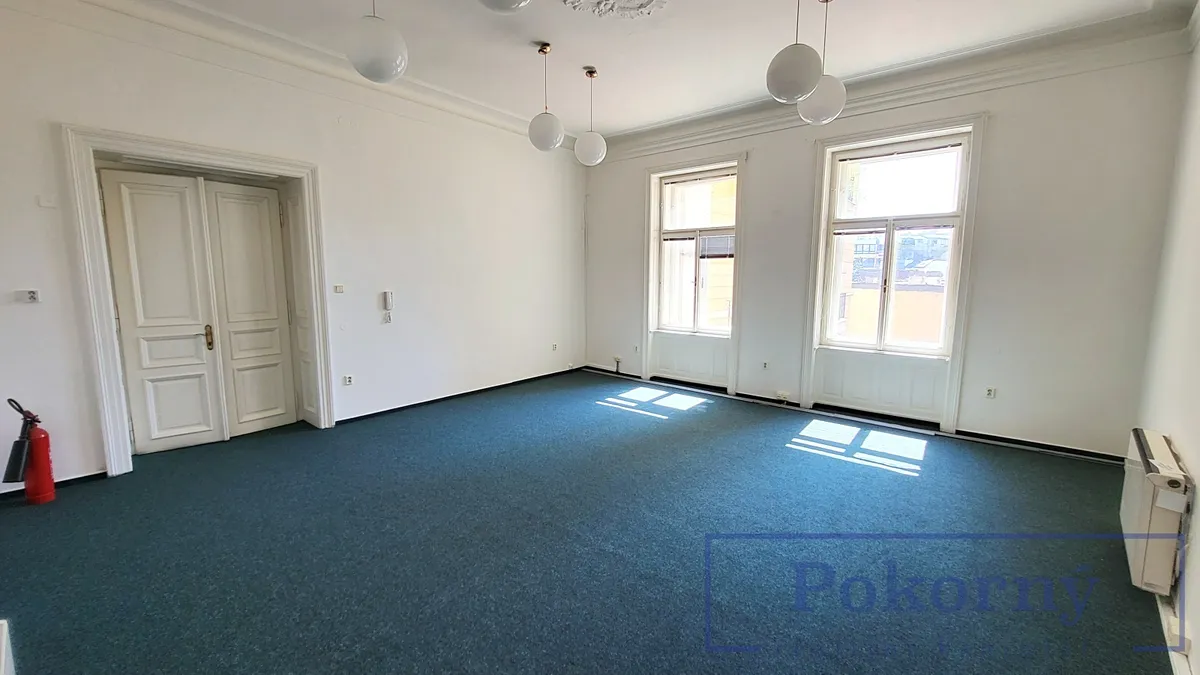 Pronájem kanceláře 200 m²
